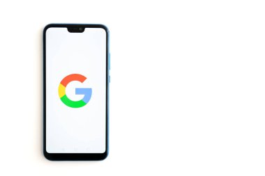New York, ABD, 1. HUAWEI ekranında Google uygulama simgesi, yakın plan. Google simgesi. Google uygulaması. Google Sosyal medya ağı. Sosyal ortam simgesi