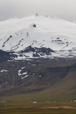 İzlanda 'da kar yağan soğuk lav, İzlanda dokuları, volkandan çıkan lav. 