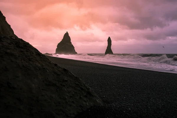Reynisfjara Black Sand Beach Исландии Время Заката Удивительными Цветами Много — стоковое фото