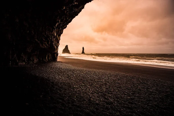 Reynisfjara Black Sand Beach Исландии Время Заката Удивительными Цветами Много — стоковое фото