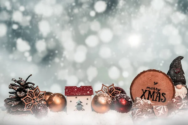 Χαριτωμένο Φόντο Χριστούγεννα Μπάλες Στο Χιόνι Και Αστέρια Διακόσμηση Χριστούγεννα — Φωτογραφία Αρχείου