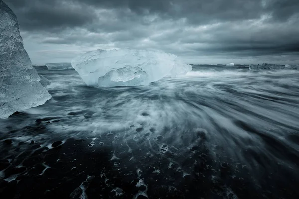 冰川融化 全球暖化 环境污染 全球暖化影响概念 改变气候观念气候危机与崩溃气候紧急事件 — 图库照片