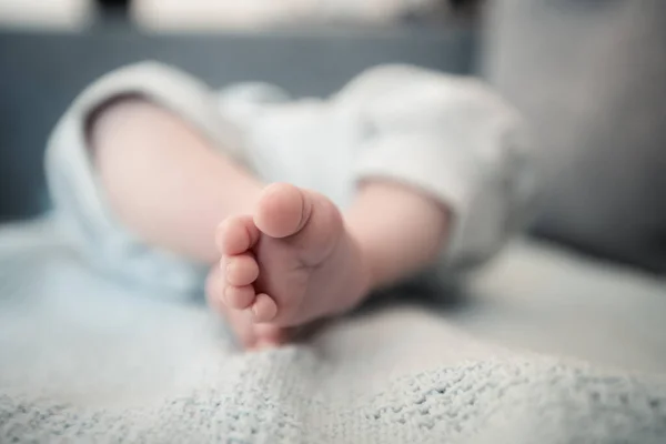 Hola Nueva Vida Lindos Pies Bebé Bebé Recién Nacido Acostado — Foto de Stock