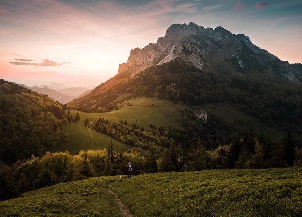 Pôr Sol Calmo Verão Montanhas Bela Imagem Fundo Paisagem Férias — Fotografia de Stock