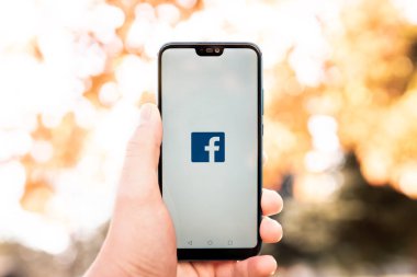 New York, ABD, 9. HUAwei ekranında Facebook uygulama simgesi, yakın plan. Facebook ikonu. Facebook uygulaması. Facebook Sosyal medya ağı. Sosyal ortam simgesi