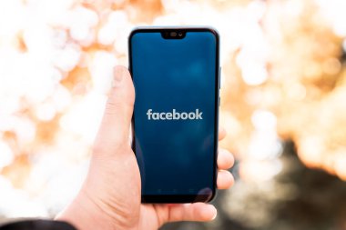 New York, ABD, 9. HUAwei ekranında Facebook uygulama simgesi, yakın plan. Facebook ikonu. Facebook uygulaması. Facebook Sosyal medya ağı. Sosyal ortam simgesi
