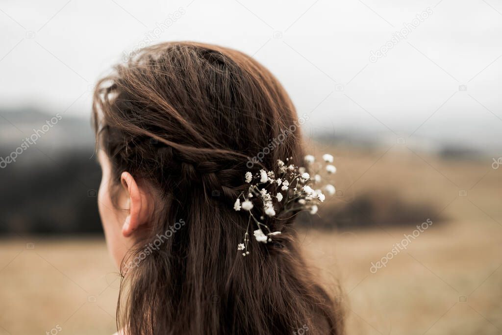 Close-up on flowers in the bride's hair