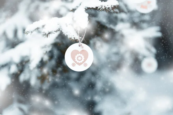 Boldog Karácsonyt Boldog Ünnepeket Fehér Arany Dísz Egy Havas Erdőben — Stock Fotó