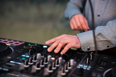 karıştırma ve dj masası