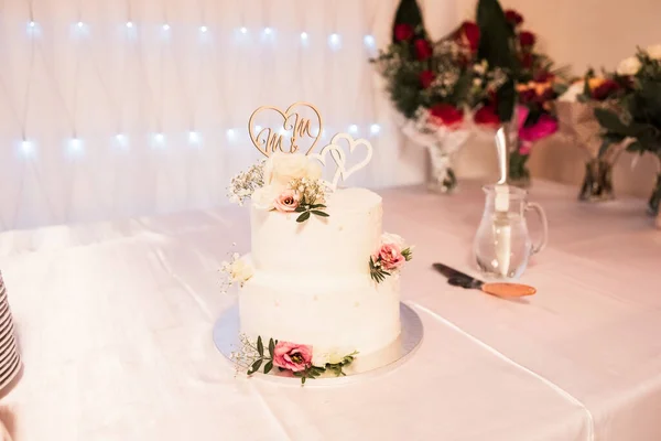 Mooie Bruidstaart Tafel Trouwdag — Stockfoto