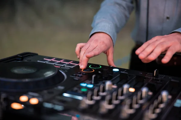 karıştırma ve dj masası