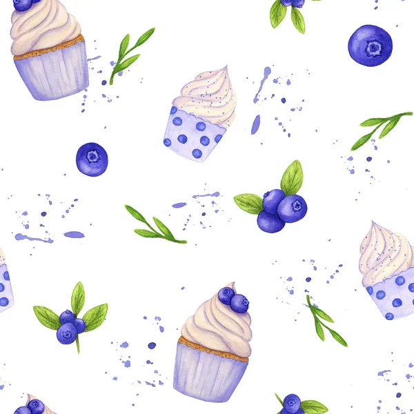 Nahtloses Muster mit saftigen Blaubeeren und Cupcake auf weißem Hintergrund. violette Farbtupfer und grüne handbemalte Aquarellelemente. Illustration für Scrapbooking, Karten und botanische Zeitschriften — Stockfoto