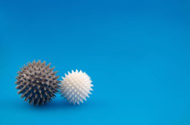 Soyut yuvarlak modeller mavi arka plan katkı teknolojisi üzerine yakın plan 3D yazıcıya basılmıştır..