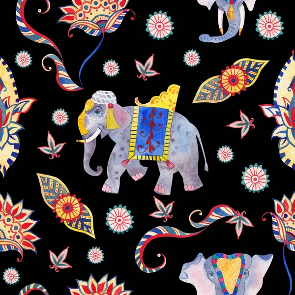 Patrón de acuarela sin costuras sobre un fondo oscuro con imágenes de elefantes, flores, hojas y elementos estilizados de adornos indios, flores azules, azules, rojas y rosadas. —  Fotos de Stock