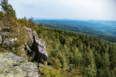 Czech kumtaşı kaya formatlarında yürüyüş ulusal park manzarası