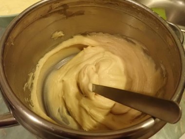 Ev yapımı geleneksel czech profiterol vetrnik vith karamel