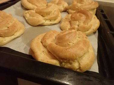 Ev yapımı geleneksel czech profiterol vetrnik vith karamel