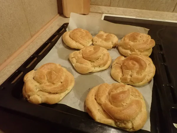 Preparación Casera Tradicional Checo Profiterole Vetrnik Vith Caramelo —  Fotos de Stock