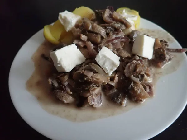 Hausgemachte Zubereitung Von Gebratenen Zwiebeln Mit Pilzen — Stockfoto