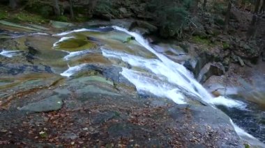 mumlava nehri şelalesi Krkonose, Czechia 'da