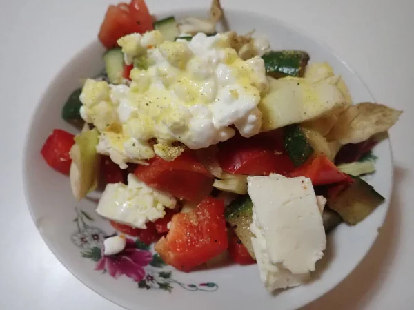 Yumurtalı Taze Sağlıklı Sebze Salatası — Stok fotoğraf
