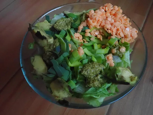 Porción Ensalada Verduras Mixtas Servida Plato — Foto de Stock