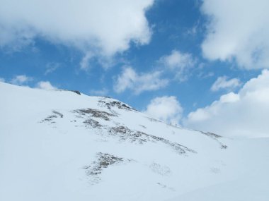 Avusturalya Alplerinde kışı sıçrayan raurisertal manzarası