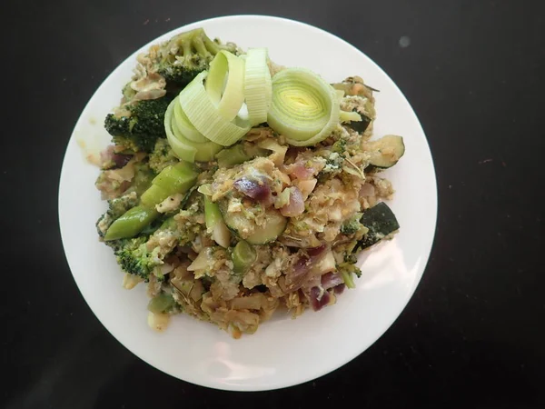 Porción Huevos Revueltos Con Varias Verduras — Foto de Stock