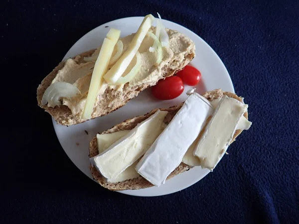 Porción Pan Con Merienda Queso Plato —  Fotos de Stock