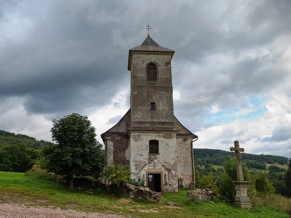 Une Église Traditionnelle Tchèque Cristian Dans Une Campagne — Photo