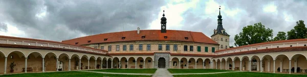 Chateau Uhercice Morvaországban Cseh Köztársaságban Európában — Stock Fotó