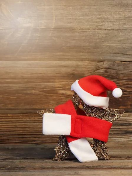 Julstjärna Närbild Santa Claus Hatt Och Röd Halsduk Jul Dekoration — Stockfoto