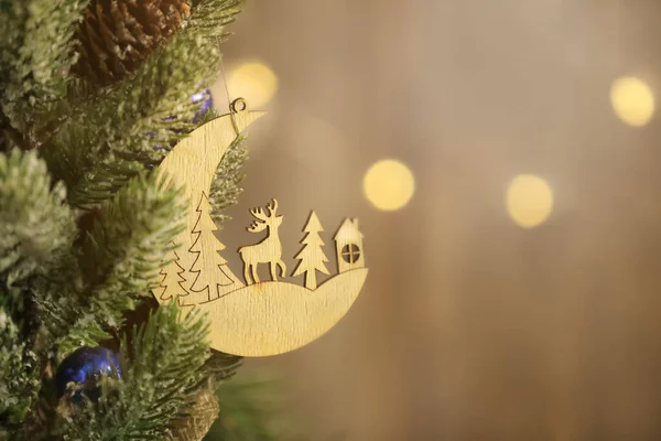 Όμορφο Χριστουγεννιάτικο Φεγγάρι Μέσα Ένα Ελάφι Στο Χριστουγεννιάτικο Δέντρο Φώτα — Φωτογραφία Αρχείου
