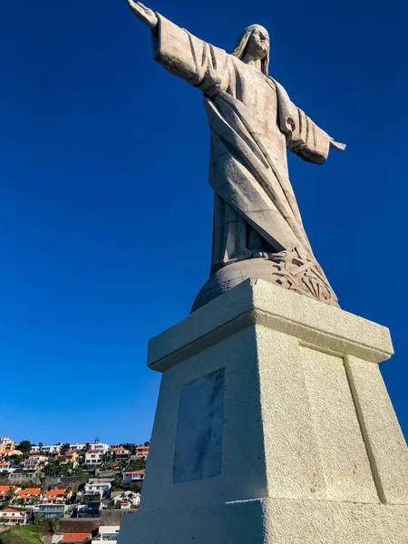 Madeira 'daki İsa heykelinin perspektifi.
