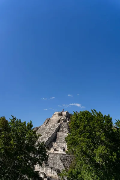 Удивительные Руины Архитектуры Майя Женщина Сверху Делает Селфи Великая Пирамида — стоковое фото