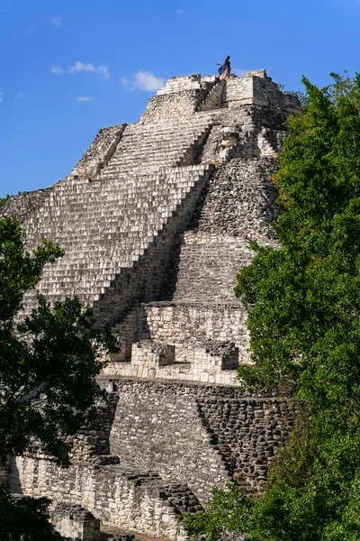 Incríveis Ruínas Arquitetura Maia Mulher Topo Fazendo Selfie Grande Pirâmide — Fotografia de Stock