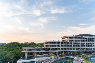 Punta Mita, Nayarit, Meksika 4 Aralık 2021: lüks Meksika plaj beldesi gün batımında