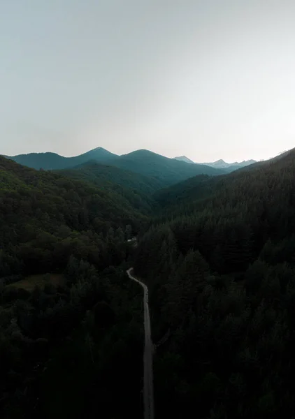 美丽的风景 高山与空旷的天空 — 图库照片