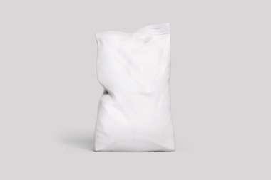 Boş beyaz yiyecek ambalajı, gri bir arkaplanda izole edilmiş gibi duruyor. 3d oluşturma. 