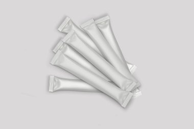 Boş beyaz keseli çubuk, gri bir arka planda izole edilmiş gibi duruyor. Fotogerçekçi ambalaj şablonu. Reklam, tanıtım, paket gibi şeylerde kullanılabilir. 3d oluşturma.