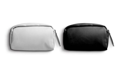 Boş siyah beyaz kesenin maketi, izole edilmiş, ön manzara, 3D görüntüleme. Boş küçük çanta maket seti. Aksesuarlar ya da kozmetik şablonu için temiz el çantası. Fermuarlı pamuk kesesi. 3d oluşturma.
