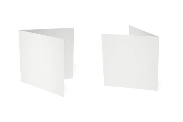 白の背景に白の二重の正方形のリーフレットモックアップを隔離 二つ折りのパンフレットがテンプレートを模倣 3Dレンダリング スクエアパンフレット 白の上に黒の正方形のグリーティングカードを分離 — ストック写真
