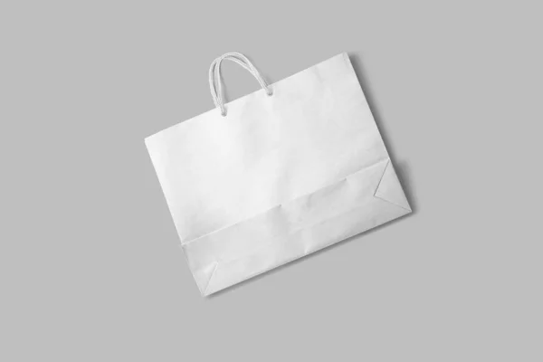 Vuoto Bianco Carta Bianca Piegato Shopping Bag Mockup Isolato Uno — Foto Stock