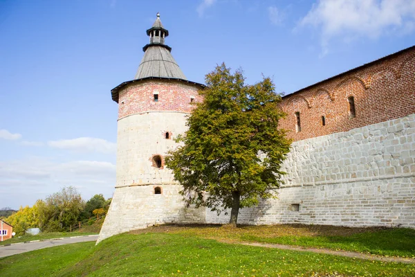 Ściana Twierdzy Wieżą Słoneczny Dzień — Zdjęcie stockowe