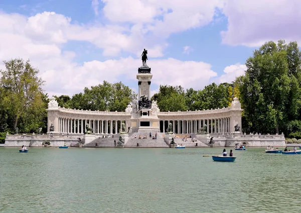 Madrid Spain May 2018 Picture Retiro Lake Monument Alfonso Xii — Stok fotoğraf