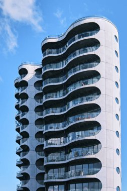 Kopenhag, Danimarka - Eylül 2022: Gelecekteki Sistemler tarafından tasarlanan Metropolis konut binasının mimarisi, Kasper Danielsen Arkitekter 2007 yılında Sluseholmen
