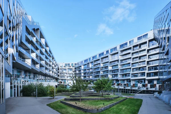 デンマーク コペンハーゲン 2022年9月 デンマークの建築事務所Bjarke Ingels GroupがOrestad地区に設計した8棟の家の眺め — ストック写真