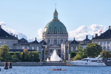 Kopenhag, Danimarka - Eylül 2022: Frederiks Kirke Kilisesi veya Marmorkirken Mermer Kilisesi