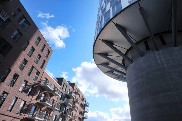 コペンハーゲン デンマーク 2022年9月 ノルトハーンウォーターフロントハーバー地区の近代的なアパートメントビルとポートランドタワー — ストック写真