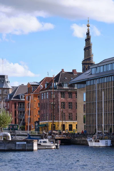 코펜하겐 덴마크 2022 크리스티안산 인근에 역사적 과우리 교회의 꼭대기가 줄지어 — 스톡 사진